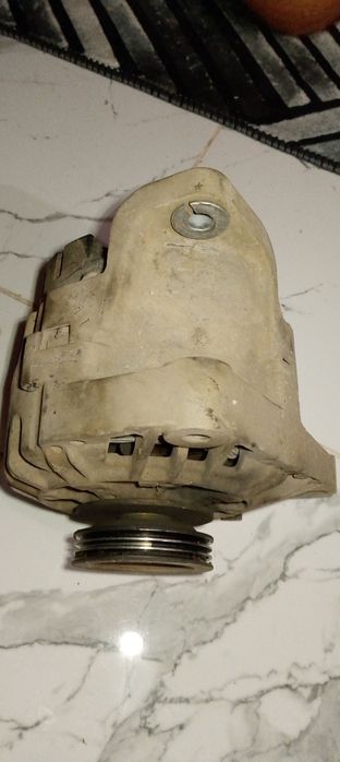 Vând alternator Valeo