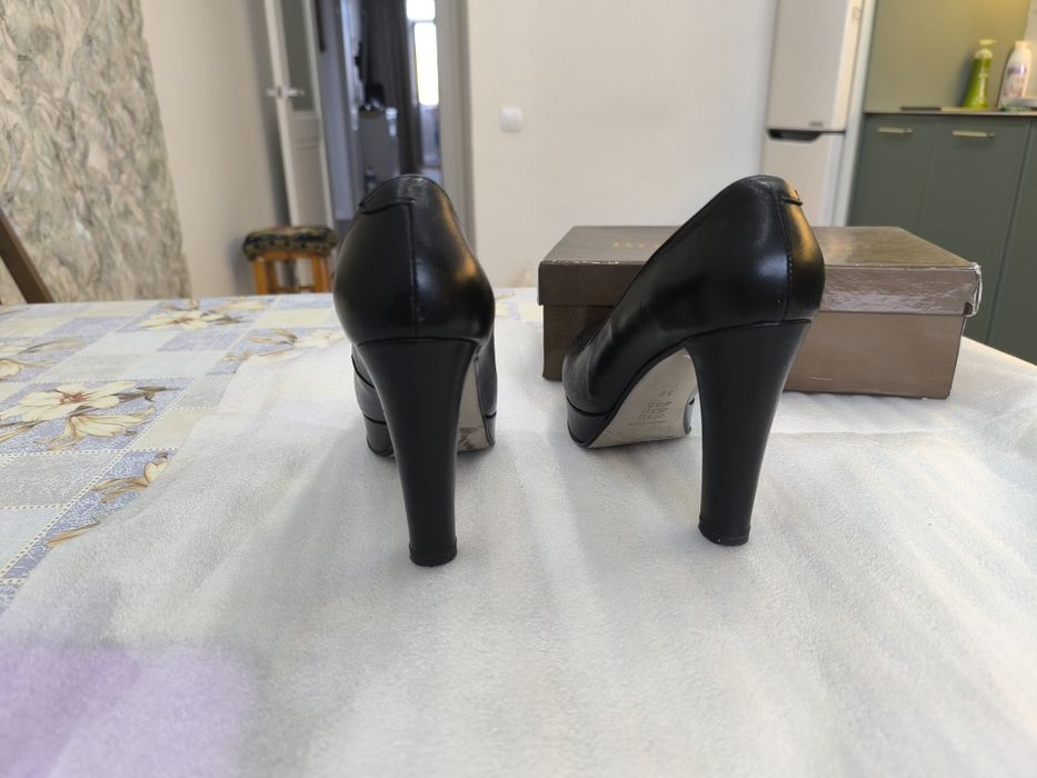 Продам женские туфли