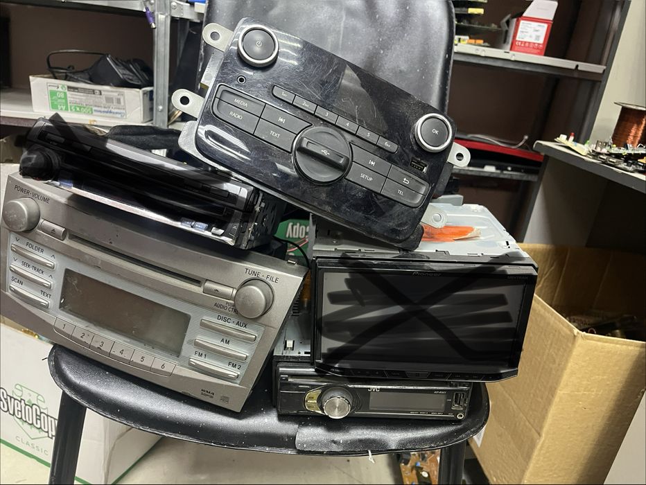 Продам магнитолы куча.