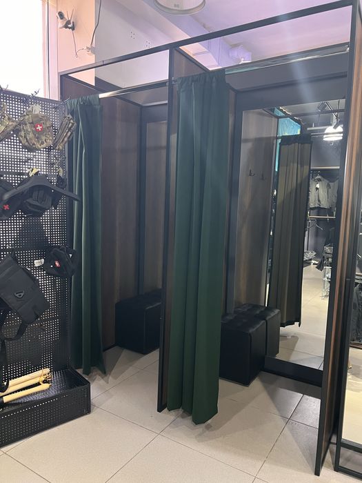 Примерочная с зеркалами со шторами