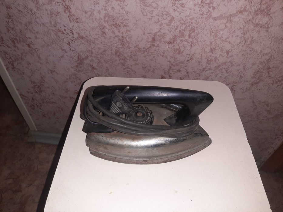 Продам утюг времен СССР