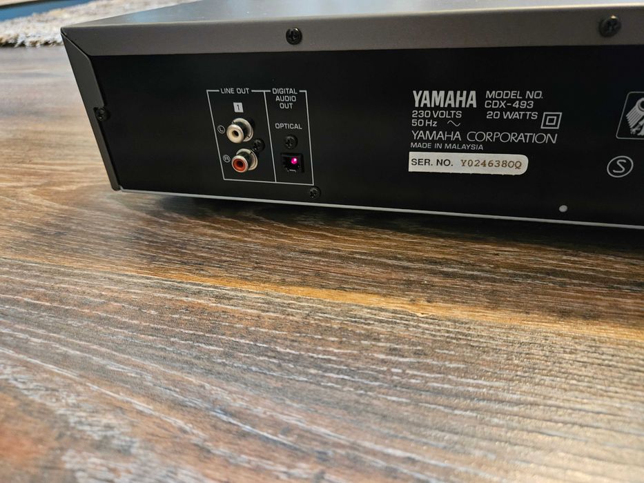 CD Player Yamaha CDX-493