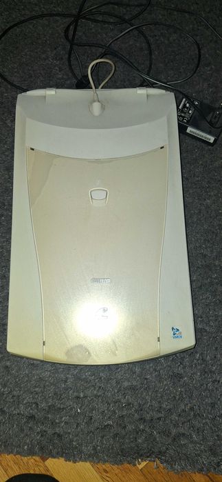 Скенер CanoScan D660u