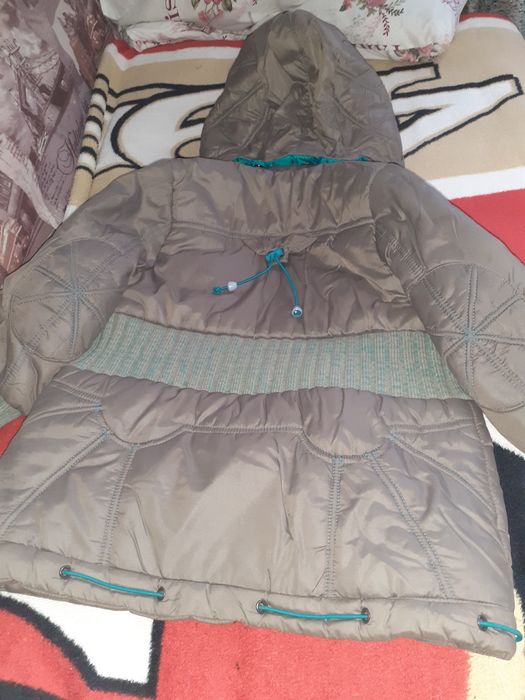 Продам куртку осень-весна на девочку