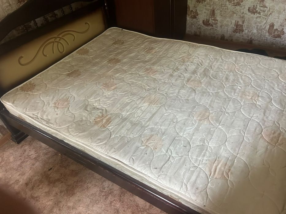 Кровать двуспальная