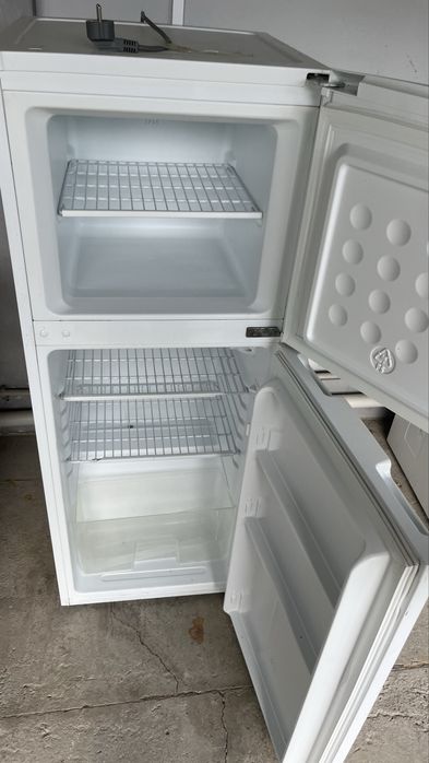 Холодильник средней вместительности