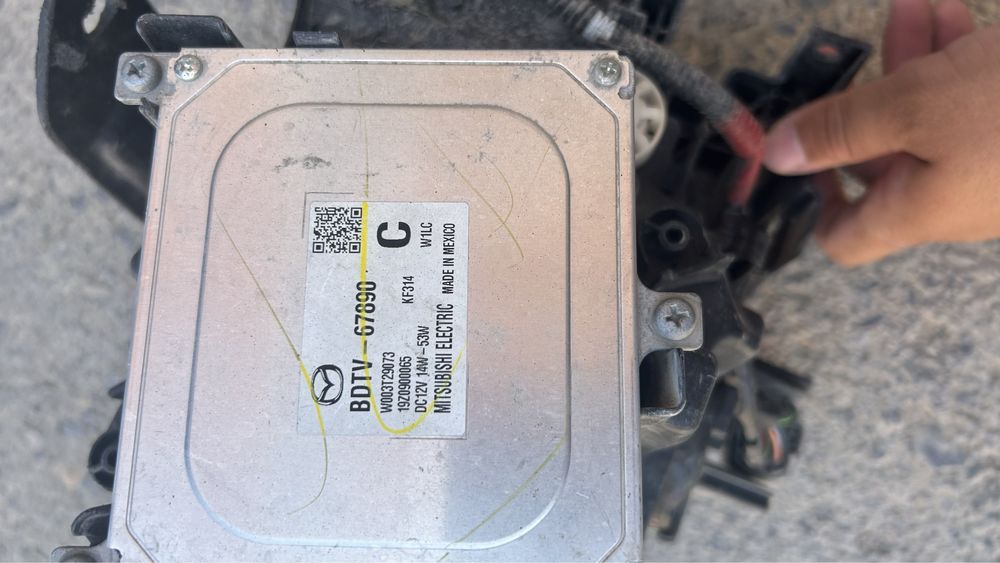 Mazda 3 фара на с прави сторони