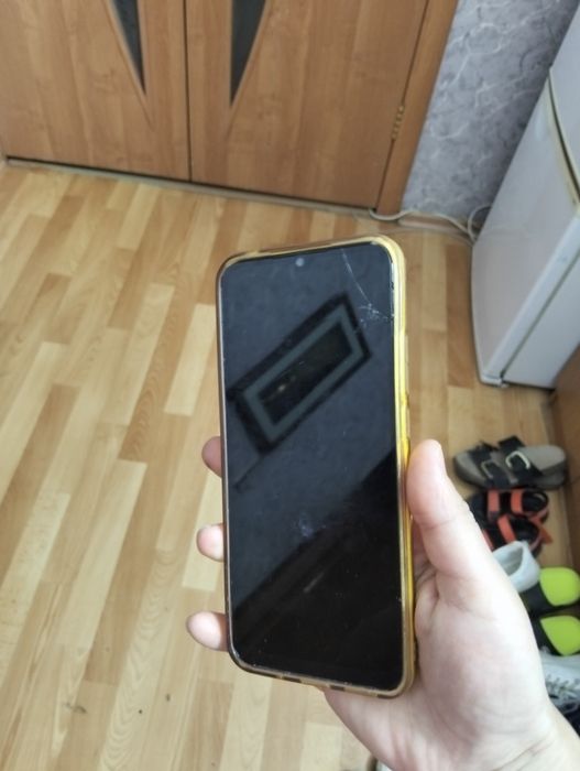 Продам на запчасти телефон
