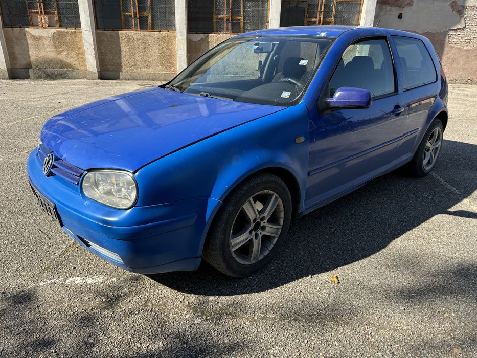 Продавам голф 4 1.9 110кс на части