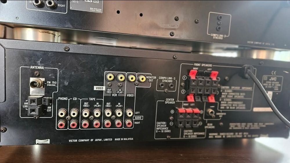 Linie JVC
Aplificator / Receiver5.1 

JVC RX-530R
Tuning range: FM, MW