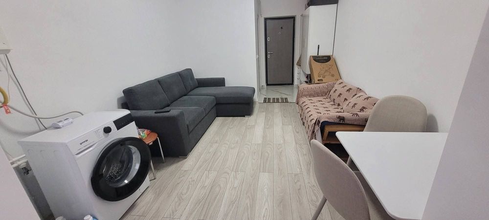 Garsonieră de vânzare în Onești, etaj 2, zona de sus.