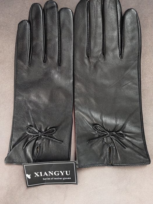 Женские перчатки