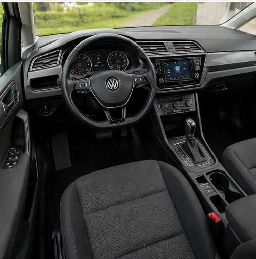 Inchiriez VW Touran 7 locuri automat DSG 2.0 TDI panoramic