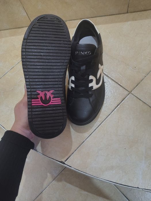 Оригинални сникърси Pinko