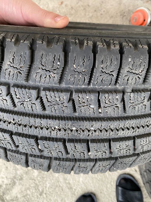 Зимние шины 2 шт 30.000т