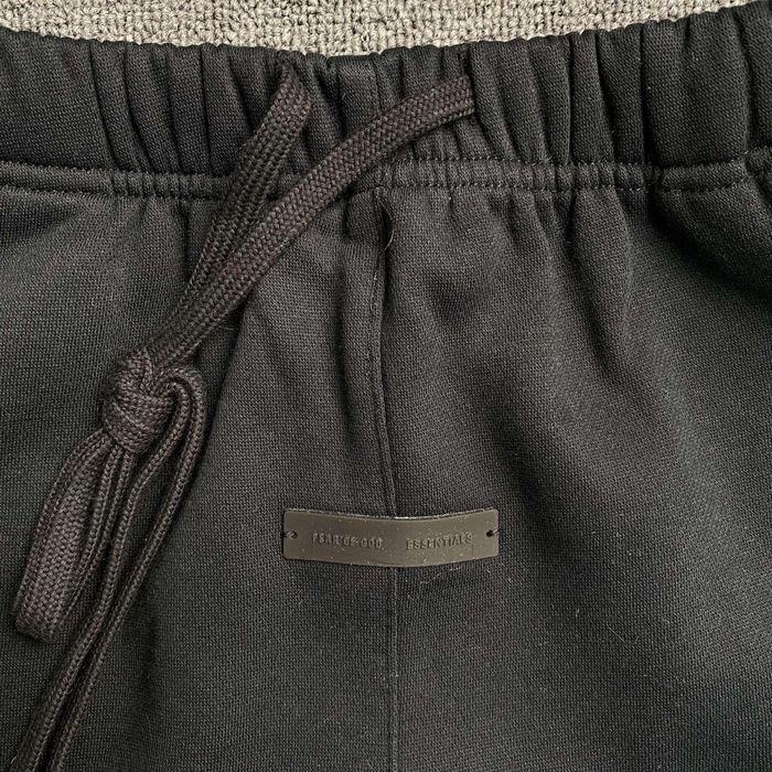 Pantaloni Essentials / Premium / 2026