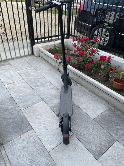 Trotineta electrica Xiaomi scooter essential