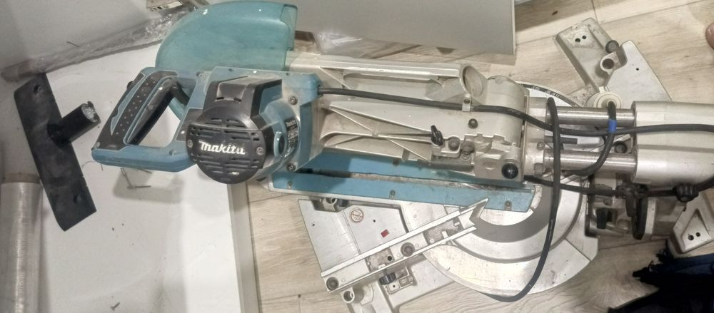 Торцовачная пила Makita ls 1216