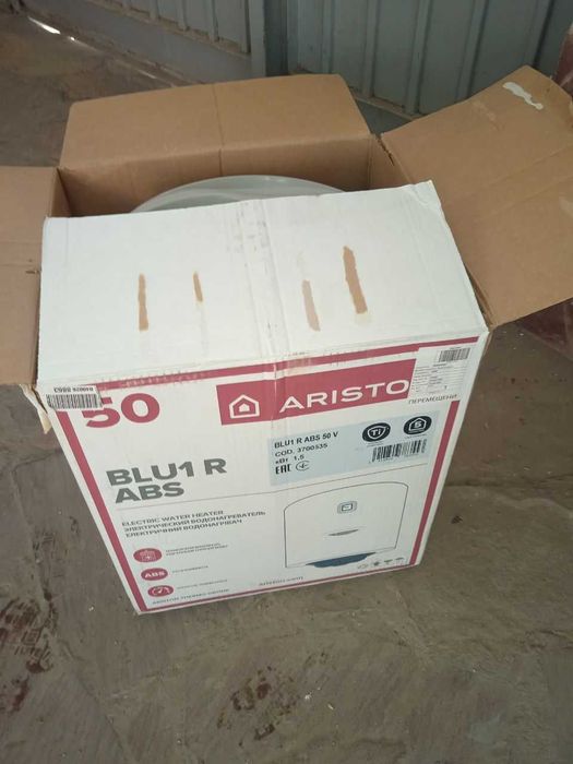 Продаётся-водонагреватель-Аристон-50 л в отличном рабочем состоянии;