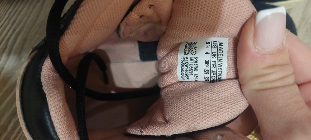 Продавам обувки Adidas,Skechers