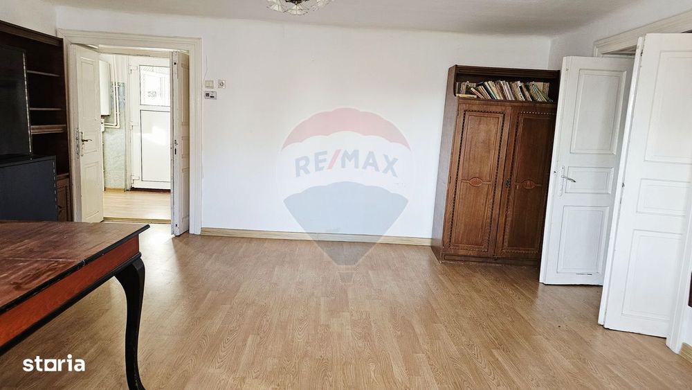 Apartament cu 3 camere de vânzare în zona Central