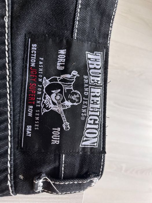 blugi True Religion,calitate foarte buna,cusături impecabile mărimea 32 buni pentru o persoană înaltă,mai slabă în talie  fit casual preț negociabil