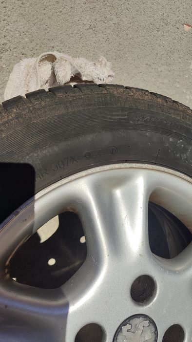 Джанти за Пежо/Ситроен със зимни гуми 175/70/14 DOT 23