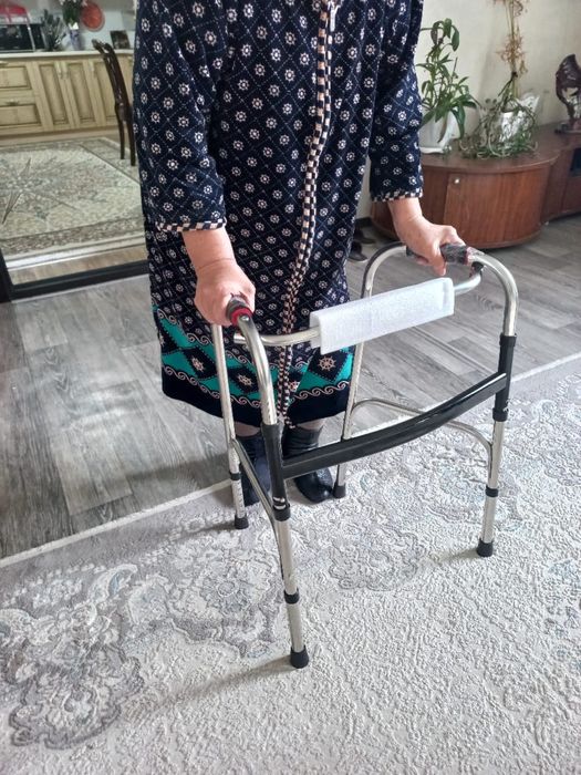 Продается взрослый ходунок