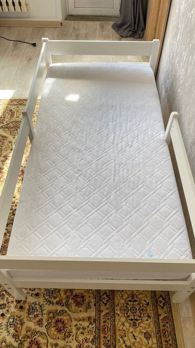 Детская кровать с матрасом 160*80