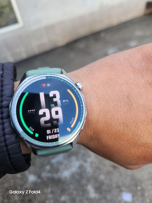 Продавам часовник нов Huawei GT 6