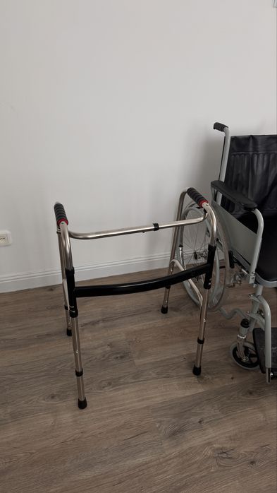 Продам инвалидную коляску и ходунки