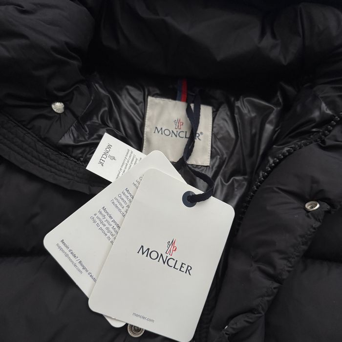 Geaca Moncler marimea 3