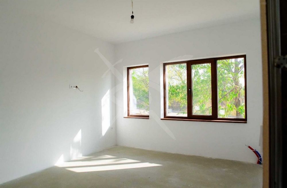 Продава се Къща в с. Здравец, Област Варна - 190 кв.м за 1211 €/кв.м - Снимка #8