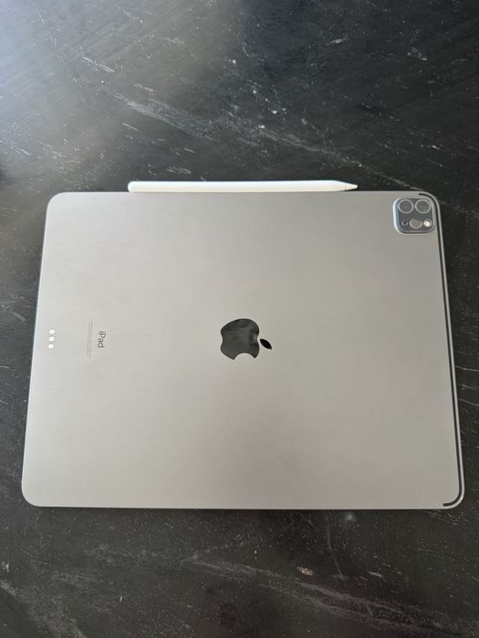 Ipad Pro 12.9 inch M2 chip (5th Generation) 256 GB + Magic Keyboard + Apple Pencil
