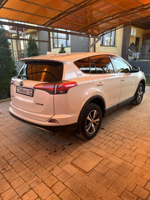 Продам toyota rav 4 2018 год