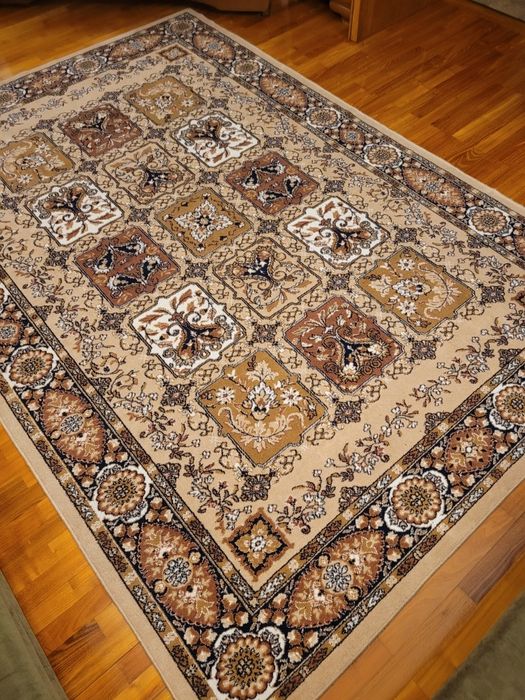 Covor 100%lână, 200 cm x 300 cm, foarte bine întreținut