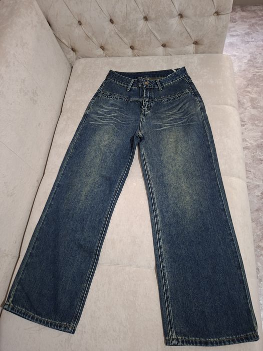 Продам женские джинсы