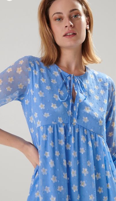 Рокля с флорален дизайн