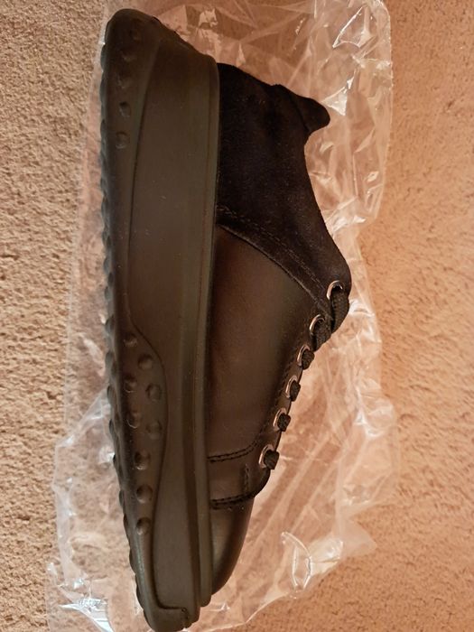 Женские кроссовки