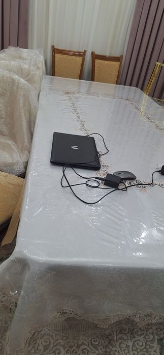 Срочно продаётся стол и стулья