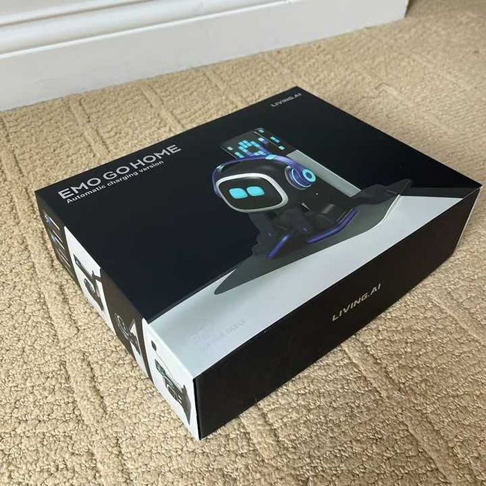 Emo Go Home (AI робот) + дреха и адаптер подарък