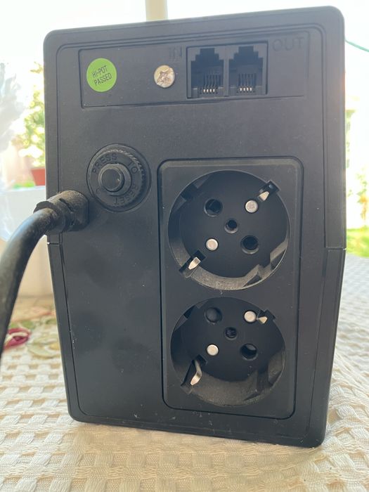 Источник бесперебойного питания UPS