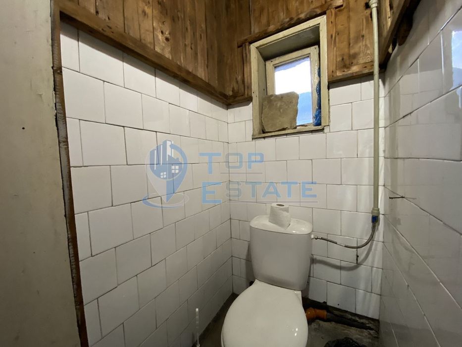 Двуетажна тухлена къща в кв. Гарата, гр. Горна Оряховица, област Вели