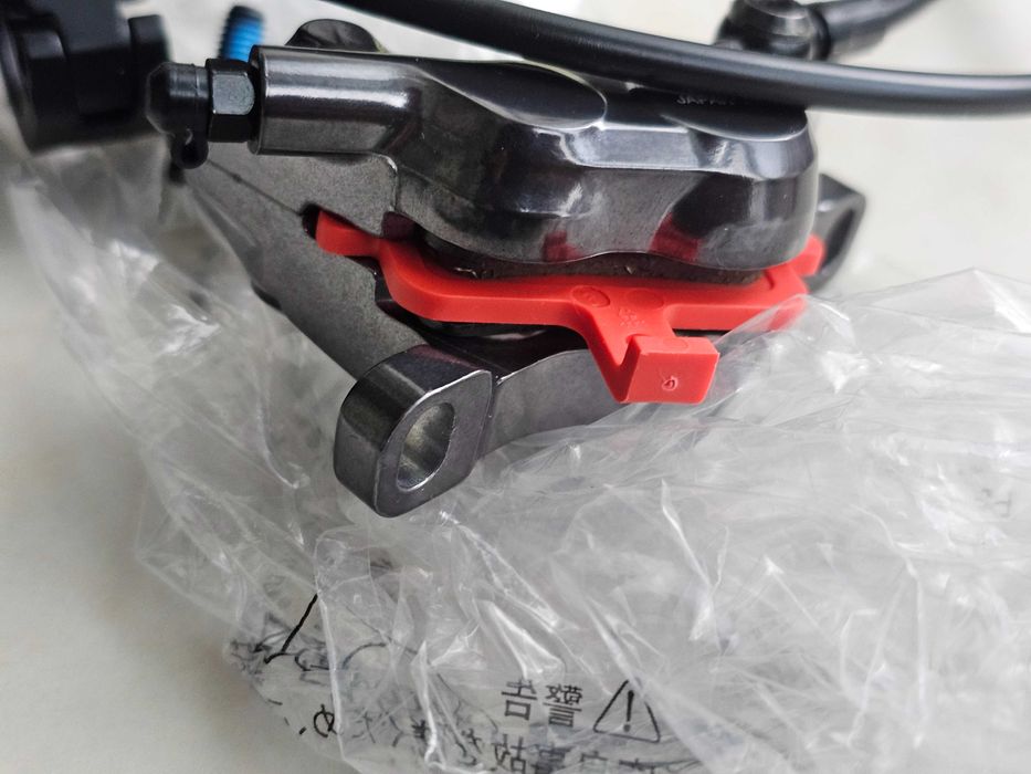 Frana fata shimano XT BR-M8120  noi 2 , 4 pistoane BL-M8100 BR-M8100 si BL-T8100