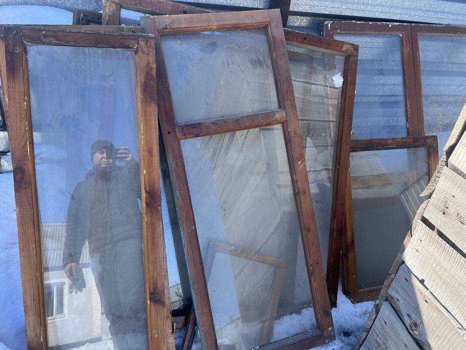 Оконные рамы со стеклом