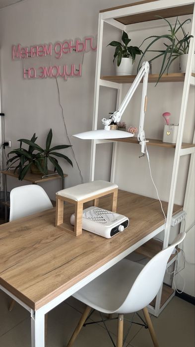 Маникюрные столы, комод