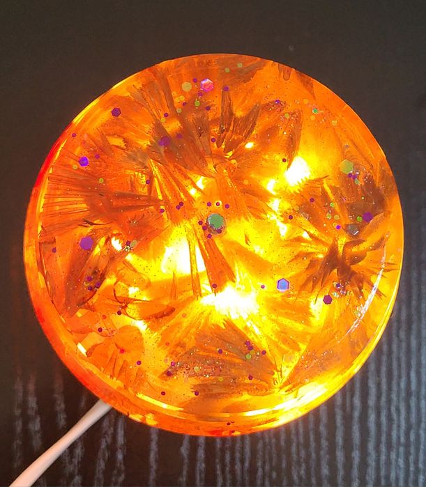 Veioza din rasina epoxidica si lemn, produs handmade