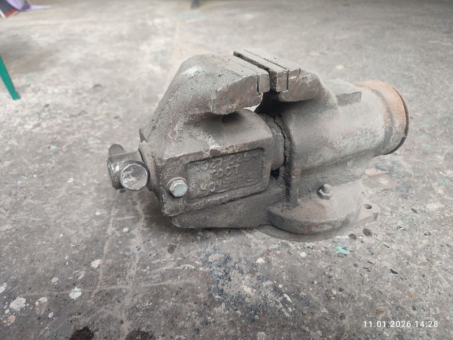 Тиски слесарные ссср