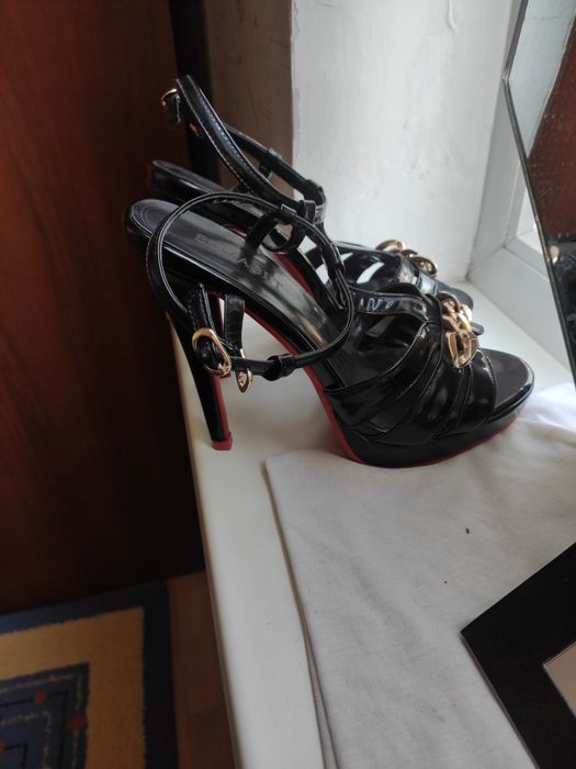 Туфли на высоком каблуке