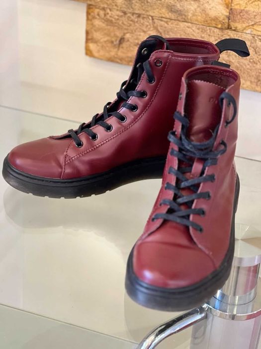 Продавам обувки Dr.Martens